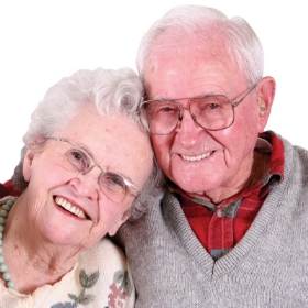 papi et mamie souriants