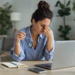 Tension oculaire et stress : comment comprendre ce que vos yeux ressentent