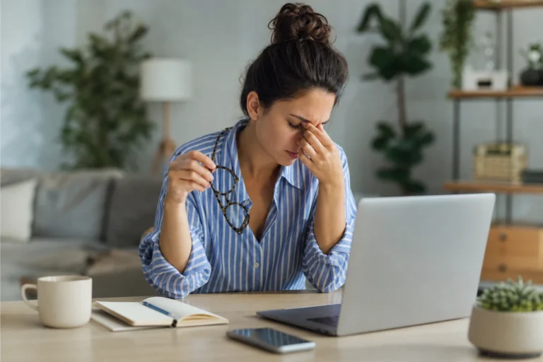 Tension oculaire et stress : comment comprendre ce que vos yeux ressentent